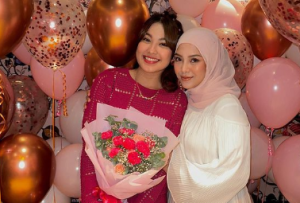 BFF Sangat! Mawar Rashid Bagi Janna Nick Gold Bar Sebagai Hadiah Hari Jadi