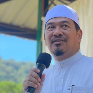 Merelakan Isteri Tak Tutup Aurat Tapi Solat, Suami Tetap Berdosa Dan Dayus! - Ustaz Ahmad Dusuki