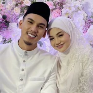 Sweetnya, Mk K-Clique 'Belanja' Lagu Di Majlis Kahwin Sendiri Sebagai Kejutan Untuk Isteri