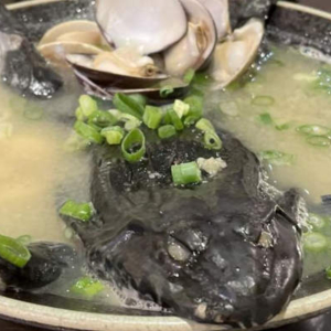 Restoran Saji Ramen Katak Besar Tanpa Disiang, Sup Berbuih Pun Ramai Berani Cuba!