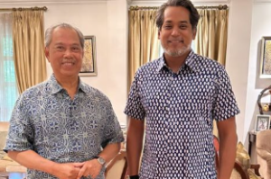 Khairy Jamaluddin Jumpa Muhyiddin Yassin, Dua-Dua Senyum Lebar! Ada Apa-Apa Ke?