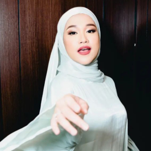 'Mesti Keluarga Je Yang Undi, Orang Lain Undi Aina Abdul Kot' - Ernie Zakri Tenang Layan Netizen Bitter Nama Tercalon Top5 ABPBH35