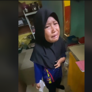 Anak Menangis-Nangis Balik Dari Sekolah, Dibuli Dan Diejek Kawan-Kawan Sebab Ada Adik Cacat Dan Hidup Susah