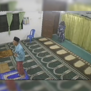 2 'Hantu Selimut' Ditahan Mencuri Di Surau, Seorang Masih Bebas