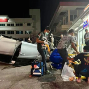 Merangkak Keluar Dari Kereta Terbalik Ketika Nak Buat Laporan Polis Dipukul Teman Lelaki