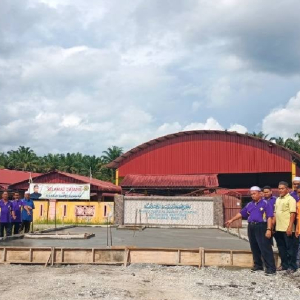 Tak Masuk Akal Bina Rumah Depan Pintu Masuk Sekolah Maahad Tahfiz