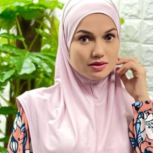 Puteri Sarah Rancang Tunai Umrah Usai Edah