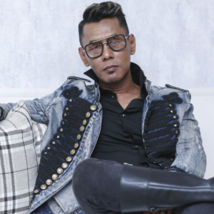 Fuad Rahman Pakai Subang Tapi Tanggal Kalau Solat Atau Buat Persembahan