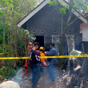 Orang Kampung Tak Sedar Wanita Tua Tinggal Bersendirian Meninggal- Seminggu Baru Jumpa Mayat, Dah Dimakan Ulat