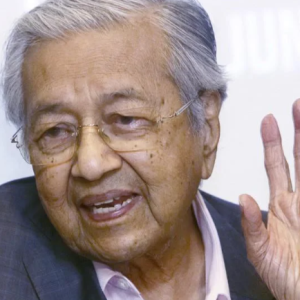 PRN: Tun Mahathir Ramal PN Menang 5-1 "Pulau Pinang Je Tak Boleh Tembus"