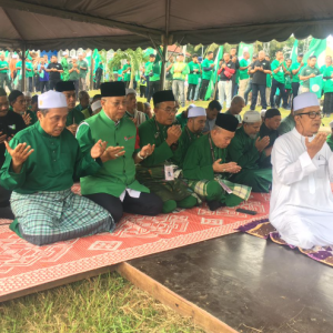 Annuar Musa Solat Hajat, Iring Tiga Calon Pas Di Ketereh