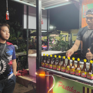 Gaji Ciput, Tak Berbaloi Dengan Tenaga- Orang Muda Di Langkawi Lebih Rela Jual Burger Tepi Jalan Daripada Kerja Hotel