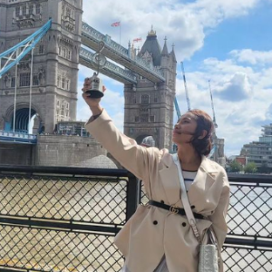 Elly Mazlein Gigih Bawa Trofi Sampai Ke London, "Trophy Ikut Sekali Pemenang Ke Kuala Terengganu Drawbridge,Kepom Bangga!"