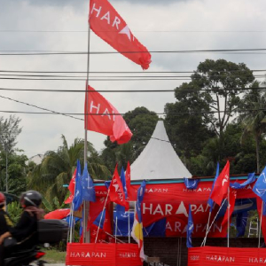 Lelaki Bakar Bendera, Rosakkan Kain Rentang PH Ditahan