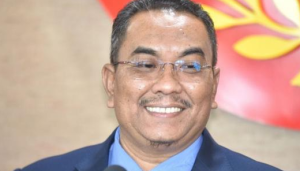 Ramai 'Bergetar' Tengok Muka YB Sanusi Masa Muda, "Serius Kacak!"