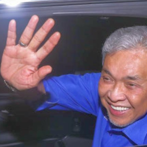 Zahid Hamidi Sedar Disuruh Berundur Tapi Tetap Enggan "Saya Berikrar Akan Dapatkan Semula Keyakinan Masyarakat"