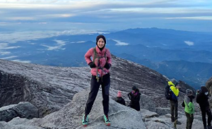 Bukan Kaleng-Kaleng, Hawa Rizwana Berjaya Tawan Puncak Gunung Kinabalu