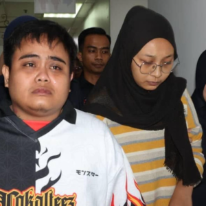 Dituduh Dera Kanak-Kanak Usia 7 Tahun- Ibu, Tomboi Menangis Teresak-Esak Di Mahkamah