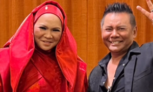 Dah Perli,Muat Naik Gambar Bersama Pula- Datuk Zainal Abidin Dikecam Gunakan Aina Abdul Untuk Lariskan Tiket Konsert?