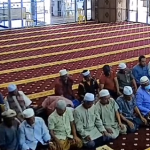 Jemaah Lelaki Meninggal Sewaktu Solat Di Masjid, "Terkilan Orang Di Kiri Dan Kanan Macam Buat Tak Tahu"