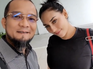 Zarina Anjoulie Keluar Dengan Bekas Tunang, Siap Pegang-Pegang Mulut- Dah 'Rujuk' Balik Ke?