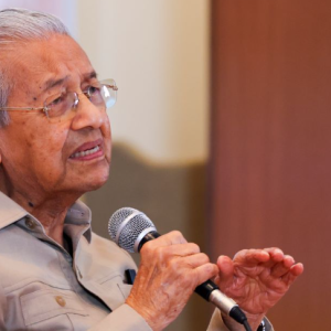 Mahathir Kata Larangan 3R Terlalu Umum "Apakah Kalau Saya Kata Saya Orang Melayu Maka Ia Mengancam Keselamatan Negara?"