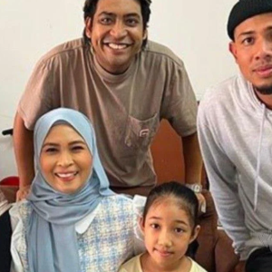 Balu Tragedi Elmina Terharu Dikunjungi Selebriti Rai Hari Jadi Anak