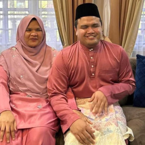 Isteri Azmi Saat Sedang Hamil 7 Bulan, Dedah Perangai Pelik Suka Tidur Atas Lantai