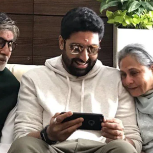 Abhishek Bachchan Selesa Serumah Dengan Orang Tua