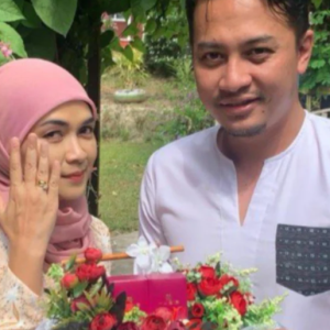 Jarak Usia 15 Tahun, Muaz Fitri Dan Tunang Tangguh Nikah Lagi Sebab Sibuk Sangat Dengan Kerja