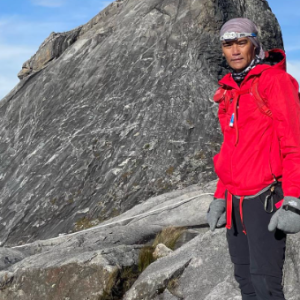 Muntah-Muntah, Tangan Kebas, Tak Boleh Berjalan, Berhalusinasi- Azhan Rani Tak Serik Nak Panjat Gunung