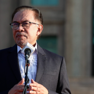 "Saya Di Penjara Seorang Diri Dalam Kesakitan Setelah Dipukul, Kini Saya Berada Di Sini Jadi Saya Akan Lakukan Yang Terbaik,"-Anwar Ibrahim