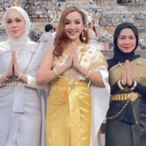 Ramai Terpegun Tengok Kejelitaan Adik Beradik Senrose-Manrose Pakai Baju Tradisional Thailand