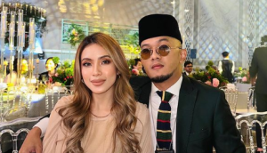 "Pregnant Mom Paling Cantik," Isteri Caprice Tayang Baby Bump