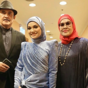 "Jangan Ada Yang Cemburu Betapa Kami Kisahkan Puteri Sarah,"Ibu Syamsul Yusof