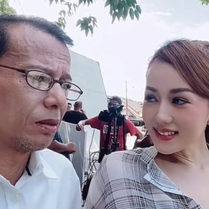 Azhar Sulaiman Ajak Sophia Albarakbah Pergi Karaoke Nyanyi Lagu Aliff Aziz "Kak Chem Cool Je"