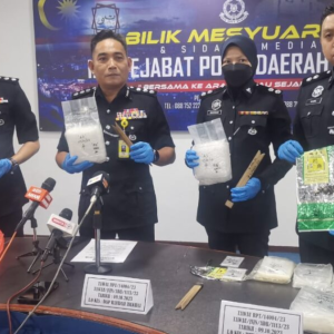 Polis Cekup Lelaki Leka Bungkus Syabu Di Ruang Tamu