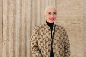 Dikecam Teruk Tapi Tudung Palestin Vivy Yusof Laku Keras "Sampai Kena Bincang Dengan Pembekal Nak Tambah Stok"