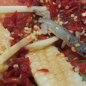 Nasib Baik Tak Termakan, Wanita Jumpa Salamander Dalam Salad Salmon