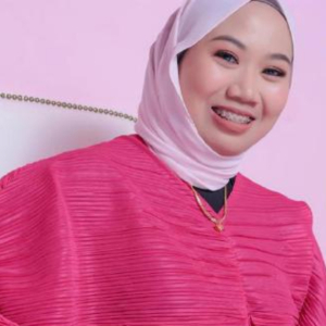 "Mungkin Nak Jaga Hati Pihak Sana" - Muat Naik Pic Lama Dengan Bekas Suami, Shuhada Nafi Belum 'Move On'