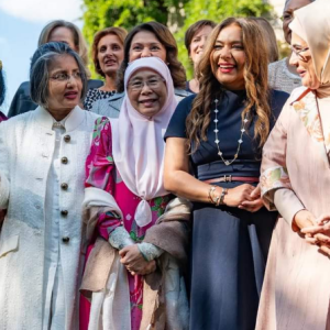 Gambar Bersama, Wan Azizah Dituduh Akrab Dengan Isteri PM Israel