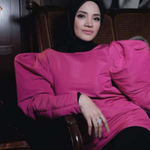 Acah-Acah Buta Kezaliman Zionis, Fazura Kutuk Angelina Jolie