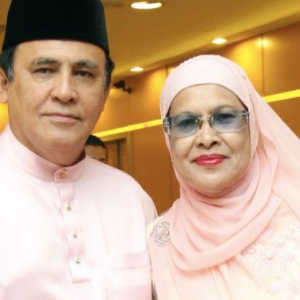 Lepas Gelar Ira Kazar Menantu Tak Berdaftar, Ibu Syamsul Yusof Doa "Lindungi Anak-Anak Kami Daripada Fitnah Dunia"