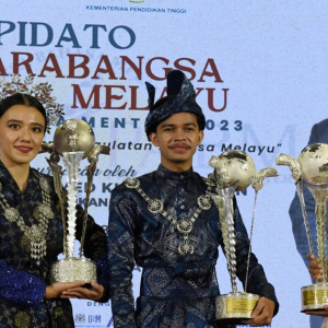 Peserta Uzbekistan Johan Pidato Bahasa Melayu