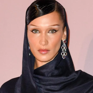 Dior Pecat Bella Hadid Ganti Dengan Model Israel