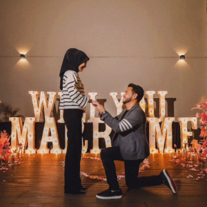 "I Said Yes" - Nabila Razali Kongsi Gambar Dilamar Teman Lelaki