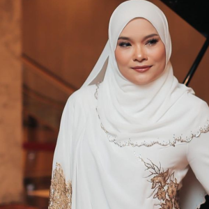 Nora Ariffin Dimasukkan Ke ICU Akibat Sesak Nafas