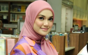 Keluarga Bukan Calang-Calang- Puteri Sarah Lahir Di London, Ibu Bapa Kerja Profesional, Adik-Beradik Berkerjaya Hebat