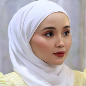 Farisha Iris Berjaya Genggam Ijazah, Pesan Anak Muda Cari Ilmu Untuk Masa Depan