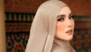 Isteri Imran Aqil, Dahlia Rizal Dikecam Gayakan Baju Renang